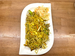 Makaron chiński z różnymi mięsami