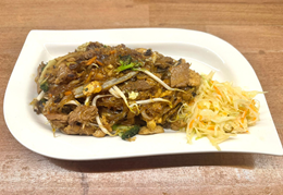 Makaron sojowy z różnymi mięsami